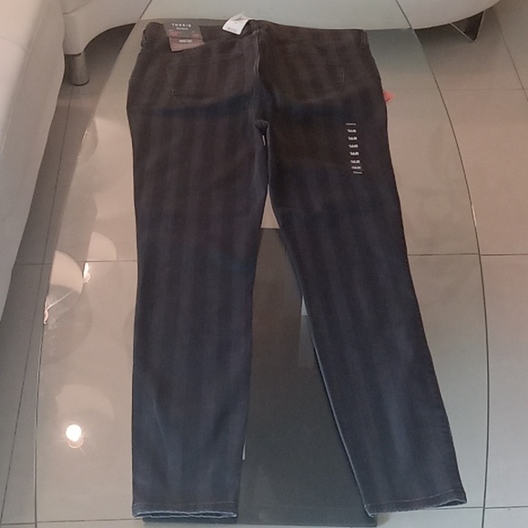 Bombshell Skinny Super Soft Pants Torrid size 1, 1X, 14-16 - Picture 6 of 8